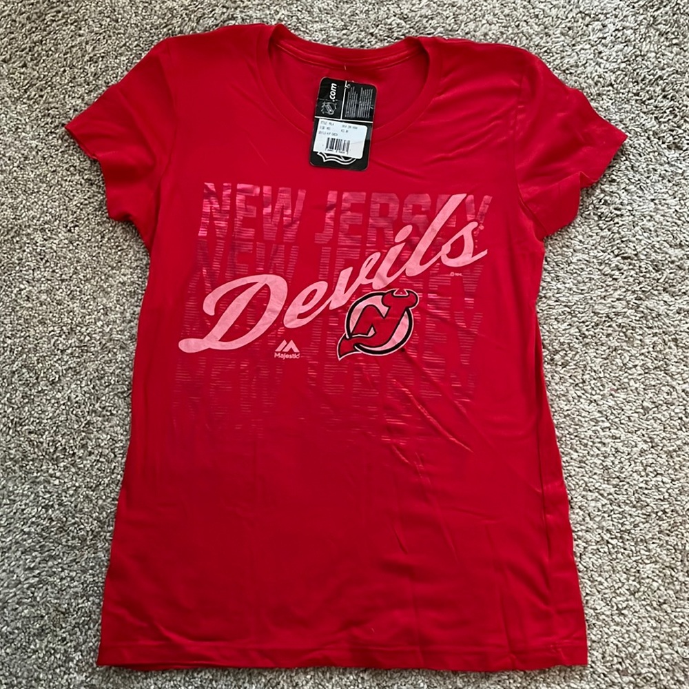 Woman’s NHL NJ Devils T-shirt
